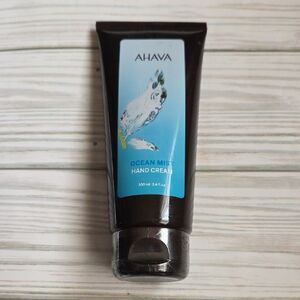 AHAVA Ocean Mist Hand Cream in Black and Blue